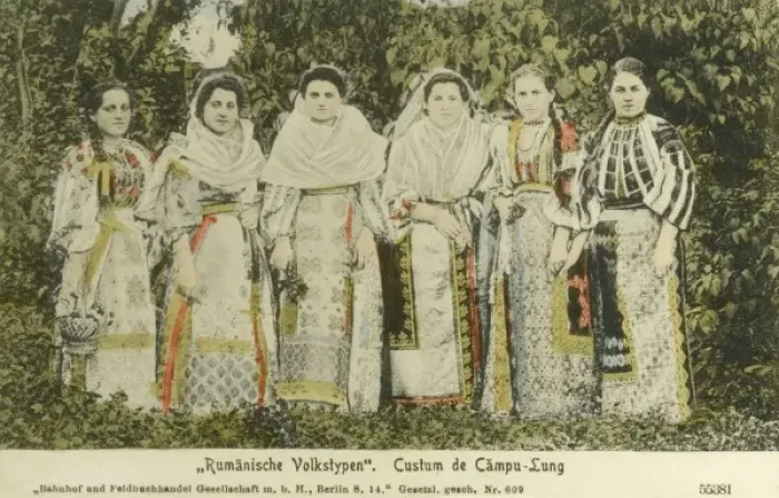 Framed Print : Romanian women from Campulung Framed Print : Romanian women from Campulung