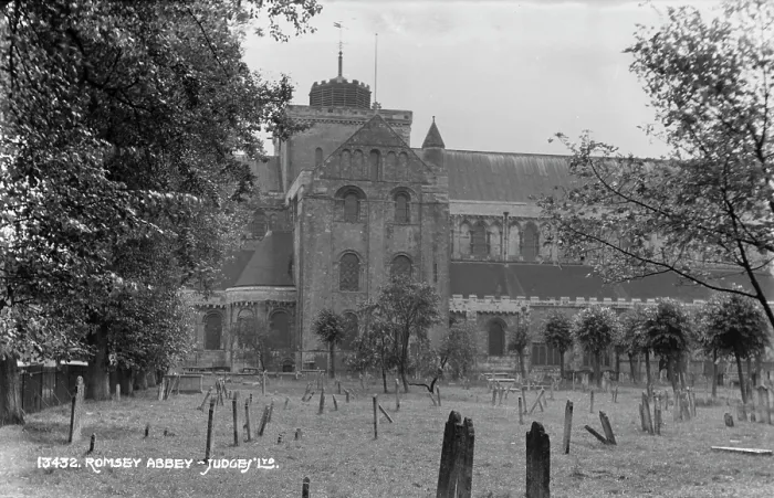 Framed Print : Romsey Abbey Framed Print : Romsey Abbey
