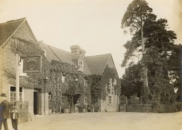 Framed Print : Rose and Crown Hotel, Brockenhurst, Hampshire Framed Print : Rose and Crown Hotel, Brockenhurst, Hampshire