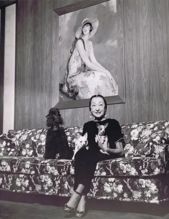 Framed Print : Rosie Dolly posing in her Manhattan apartment, 1958 Framed Print : Rosie Dolly posing in her Manhattan apartment, 1958