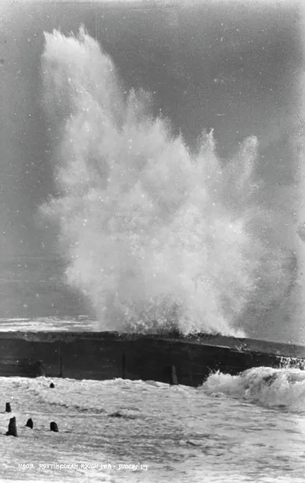 Framed Print : Rough Sea at Rottingdean Framed Print : Rough Sea at Rottingdean