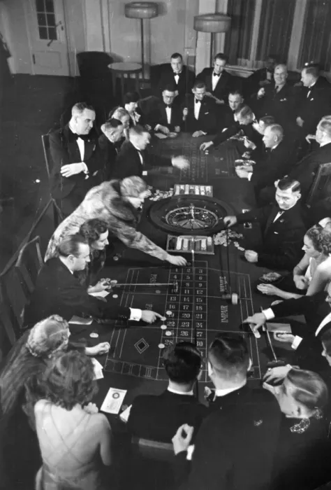 Framed Print : Roulette Game Framed Print : Roulette Game