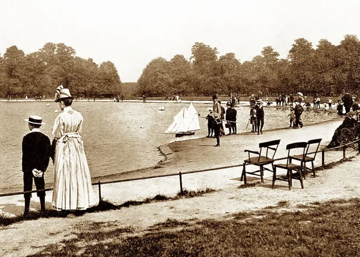 Framed Print : The Round Pond Kensington Gardens London probably 1920s Framed Print : The Round Pond Kensington Gardens London probably 1920s