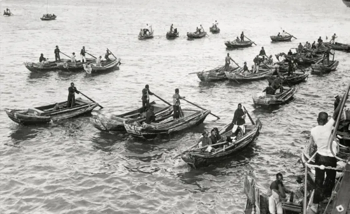 Framed Print : Rowing boats, sampans at Weihaiwei, Weihai, China Framed Print : Rowing boats, sampans at Weihaiwei, Weihai, China