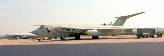 Framed Print : Royal Air Force - Handley Page Victor K. 2 XH672 Framed Print : Royal Air Force - Handley Page Victor K. 2 XH672