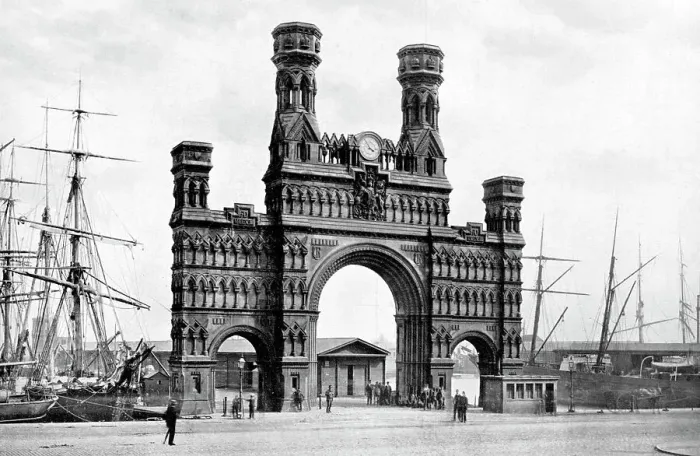 Framed Print : Royal Arch, Dundee early 1900's Framed Print : Royal Arch, Dundee early 1900's