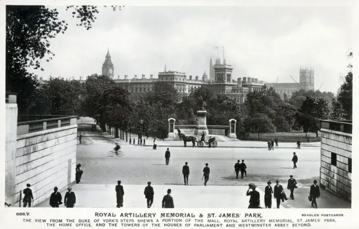 Framed Print : The Royal Artillery Memorial and St. James Park, London Framed Print : The Royal Artillery Memorial and St. James Park, London