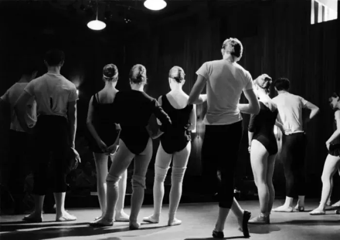 Framed Print : Royal Ballet School, Aldeburgh Festival 1961 Framed Print : Royal Ballet School, Aldeburgh Festival 1961