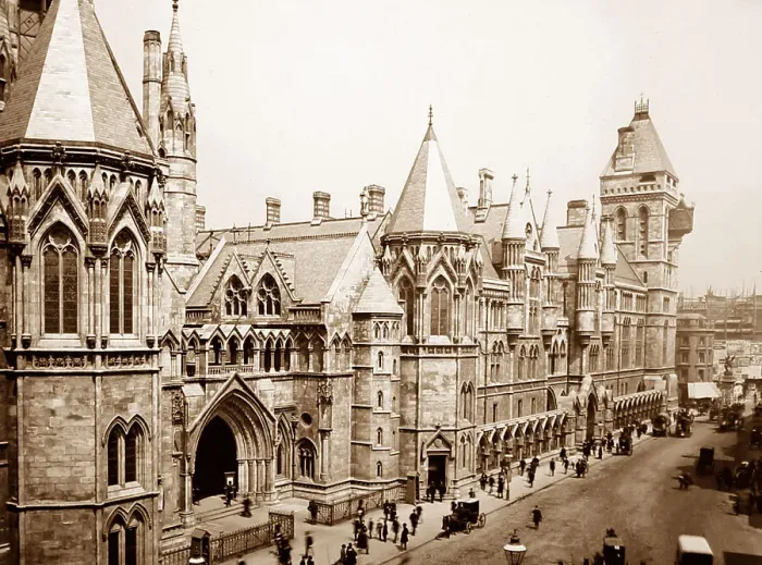 Framed Print : Royal Courts of Justice, London Framed Print : Royal Courts of Justice, London