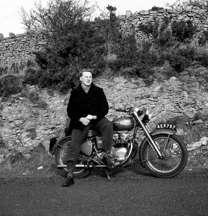Framed Print : Royal Enfield Meteor 700cc motorcycle Framed Print : Royal Enfield Meteor 700cc motorcycle