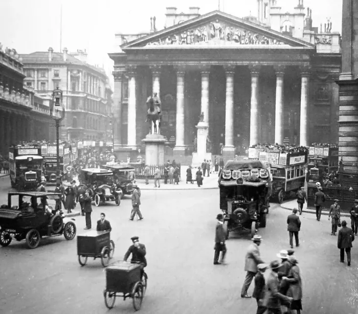 Framed Print : The Royal Exchange, London - early 1900s Framed Print : The Royal Exchange, London - early 1900s