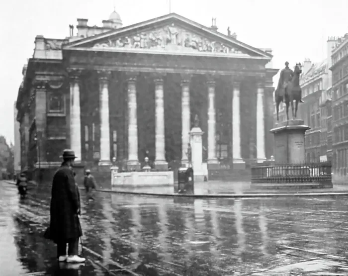 Framed Print : The Royal Exchange, London, early 1900s Framed Print : The Royal Exchange, London, early 1900s