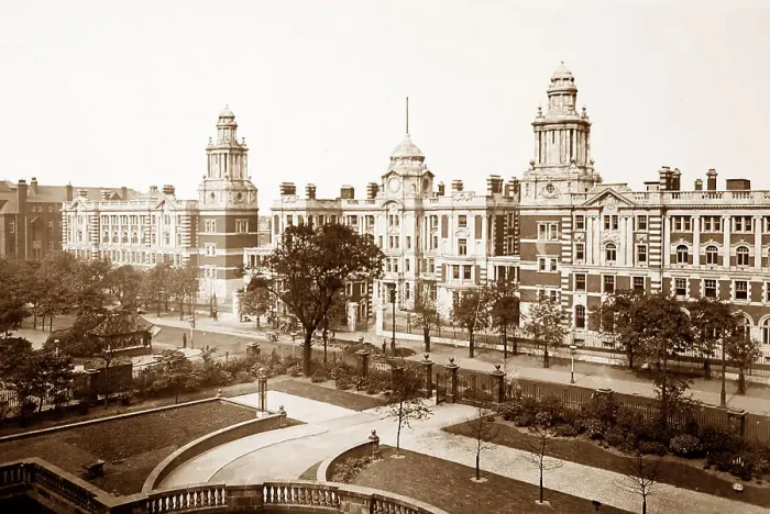 Framed Print : Royal Infirmary Hospital, Manchester Framed Print : Royal Infirmary Hospital, Manchester