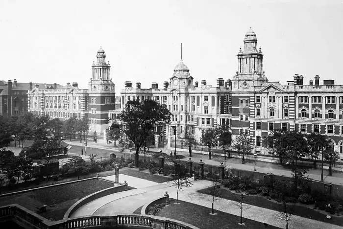 Framed Print : The Royal Infirmary, Manchester, Victorian period Framed Print : The Royal Infirmary, Manchester, Victorian period