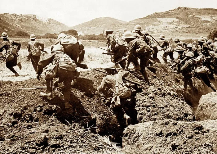 Framed Print : Royal Naval Division going over the top in WW1 Framed Print : Royal Naval Division going over the top in WW1
