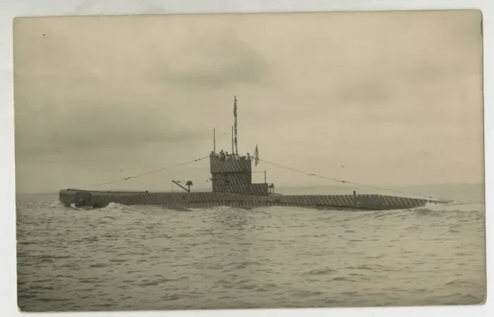 Framed Print : Royal Navy submarine with zebra stripe camouflage, WW1 Framed Print : Royal Navy submarine with zebra stripe camouflage, WW1