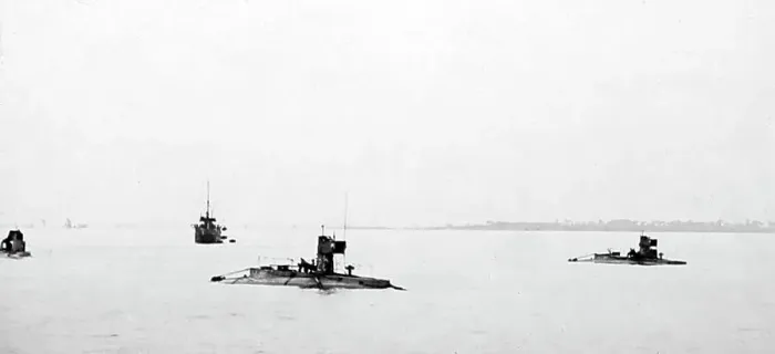 Framed Print : Royal Navy submarines in the Thames estuary in 1909 Framed Print : Royal Navy submarines in the Thames estuary in 1909
