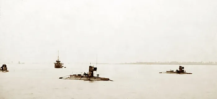 Framed Print : Royal Navy submarines in the Thames estuary in 1909 Framed Print : Royal Navy submarines in the Thames estuary in 1909