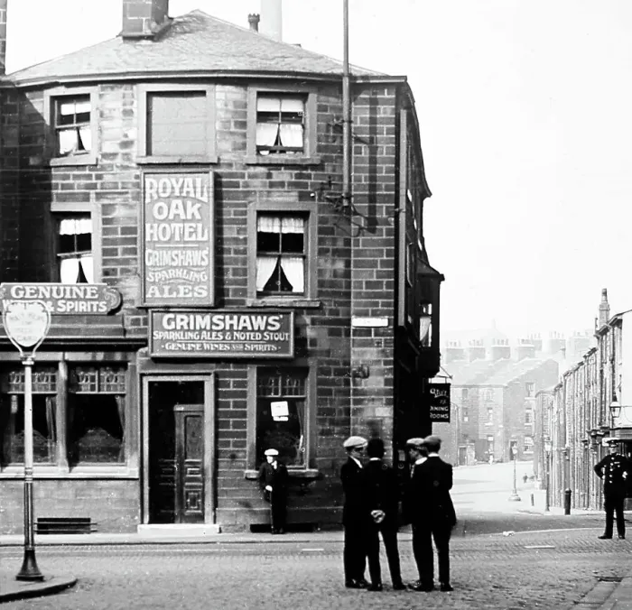 Framed Print : Royal Oak Hotel, Burnley, Lancashire, early 1900s Framed Print : Royal Oak Hotel, Burnley, Lancashire, early 1900s