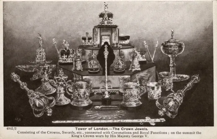 Framed Print : The Royal Regalia held in the Tower of London Framed Print : The Royal Regalia held in the Tower of London