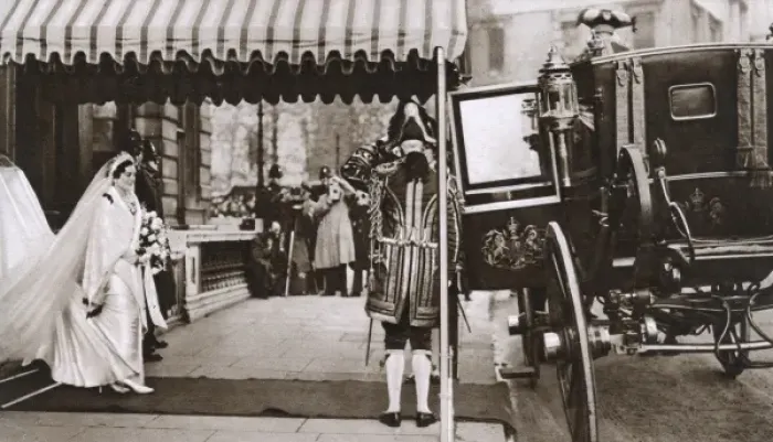Framed Print : Royal Wedding 1935 - Bride on her way to Buckingham Palace Framed Print : Royal Wedding 1935 - Bride on her way to Buckingham Palace
