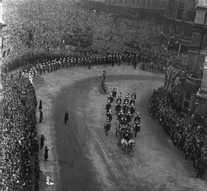 Framed Print : Royal Wedding 1947 - Glass Coach turns into Mall Framed Print : Royal Wedding 1947 - Glass Coach turns into Mall