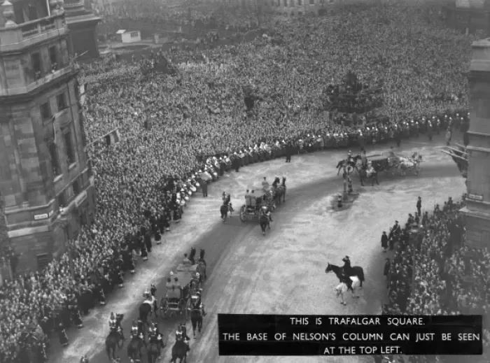 Framed Print : Royal Wedding 1947 - procession in Trafalgar Square Framed Print : Royal Wedding 1947 - procession in Trafalgar Square