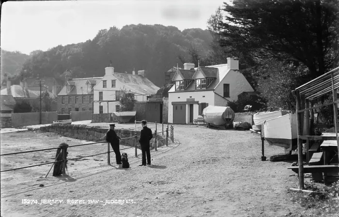 Framed Print : Rozel Bay, Jersey Framed Print : Rozel Bay, Jersey