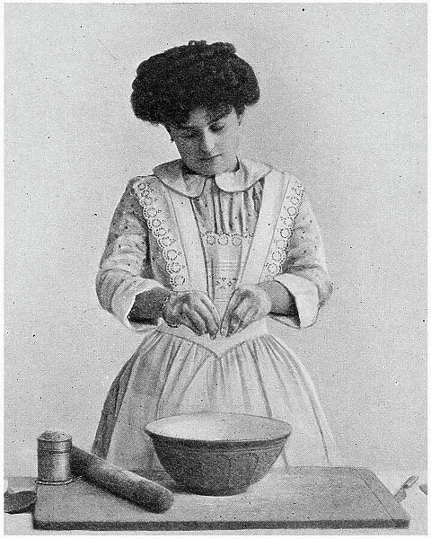 Rub lightly together with the finger tips, let the air into it. Date: 1907