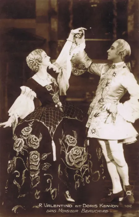 Framed Print : Rudolf Valentino and Doris Kenyon in Monsieur Beaucaire Framed Print : Rudolf Valentino and Doris Kenyon in Monsieur Beaucaire