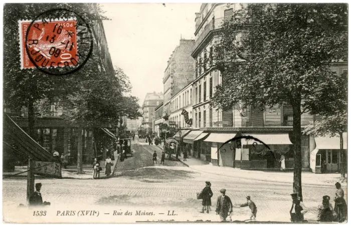 Framed Print : Rue des Moines, Paris, France Framed Print : Rue des Moines, Paris, France