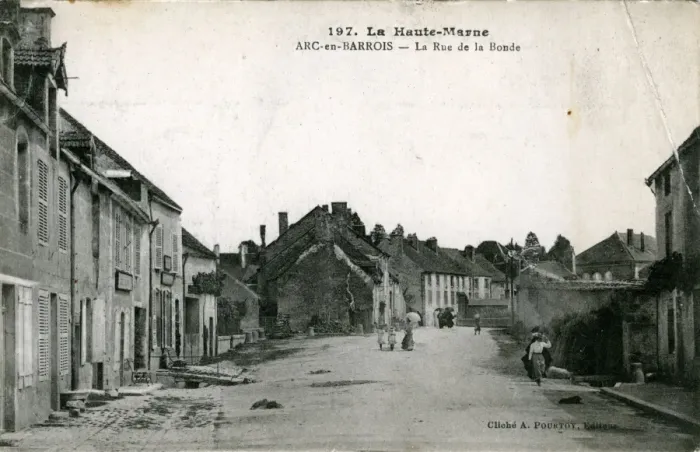 Framed Print : Rue de la Blond, Arc-en-Barrois, Haute-Marne Framed Print : Rue de la Blond, Arc-en-Barrois, Haute-Marne