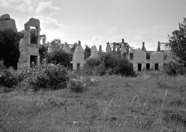 Ruined buildings, WWI