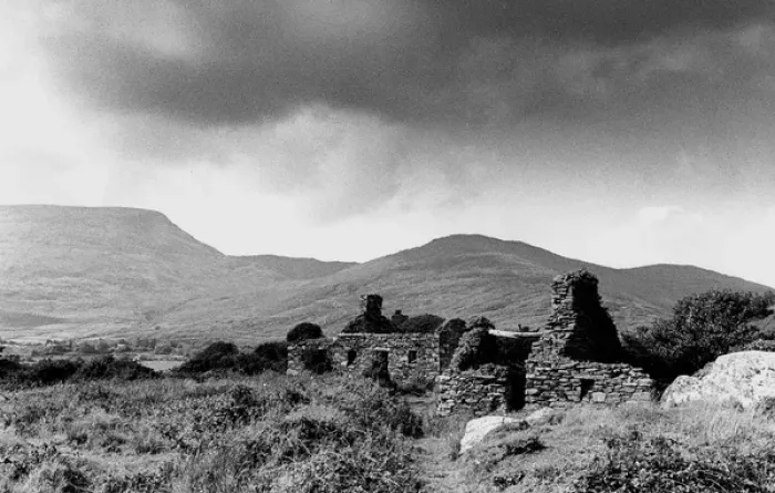 Framed Print : Ruined cottage, Ring of Kerry, south-west Ireland Framed Print : Ruined cottage, Ring of Kerry, south-west Ireland