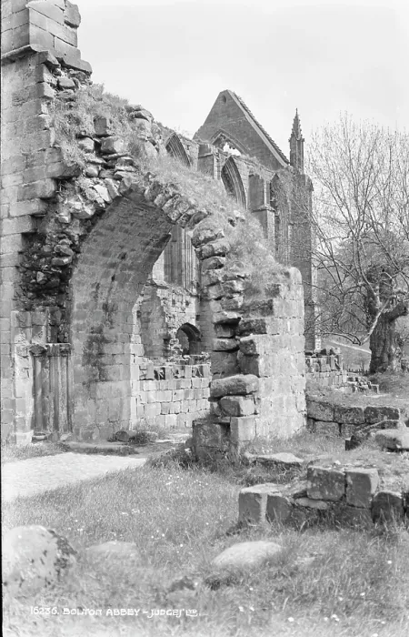 Framed Print : Ruins of Bolton Abbey Framed Print : Ruins of Bolton Abbey
