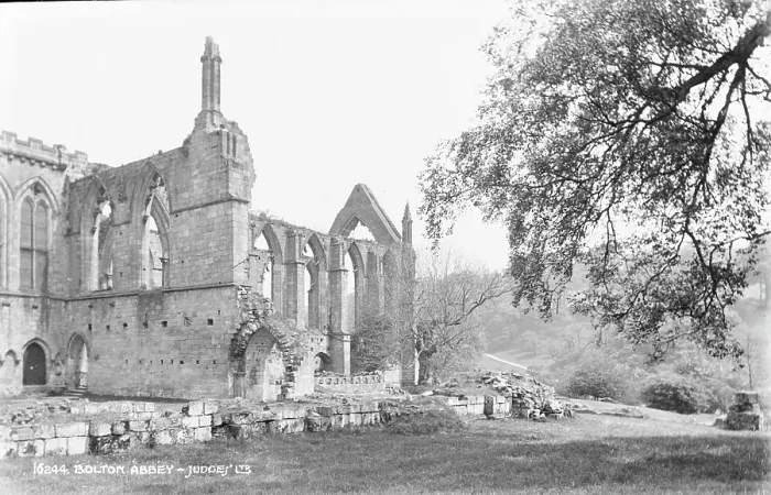Framed Print : Ruins of Bolton Abbey Framed Print : Ruins of Bolton Abbey