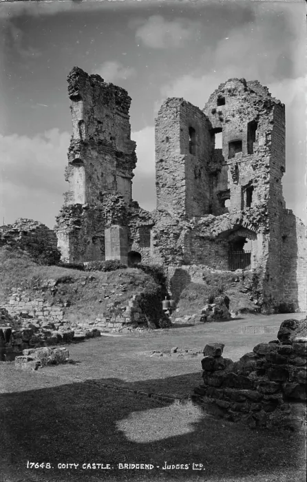 Framed Print : Ruins of Coity Castle Framed Print : Ruins of Coity Castle