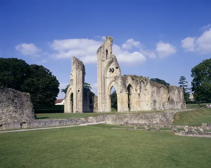 Framed Print : Ruins of Glastonbury Abbey, Glastonbury, Somerset Framed Print : Ruins of Glastonbury Abbey, Glastonbury, Somerset
