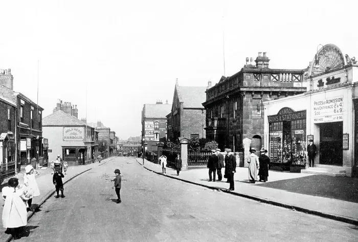 Framed Print : Runcorn High Street early 1900s Framed Print : Runcorn High Street early 1900s