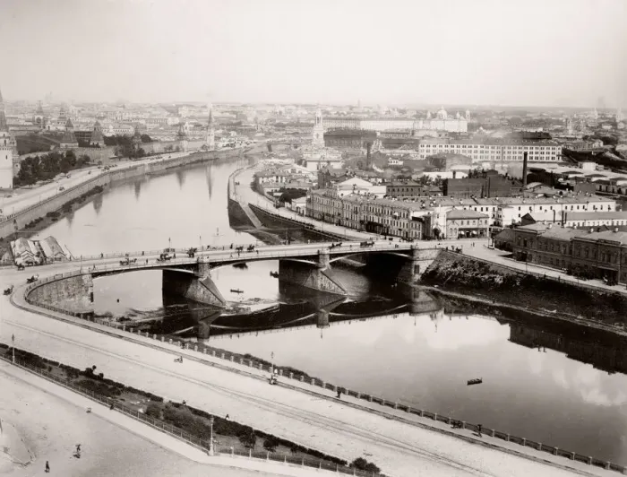 Framed Print : Russia Moscow river with the Foundling Hospital Framed Print : Russia Moscow river with the Foundling Hospital