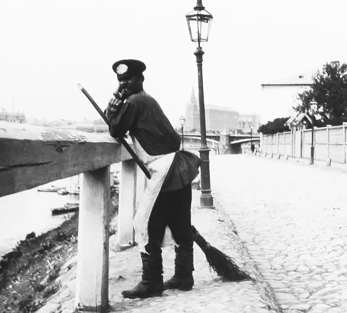 Framed Print : Russia Moscow street cleaner early 1900s