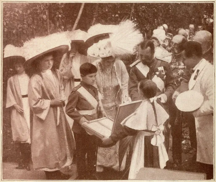 Framed Print : Russia - Tsar Nicholas II and family at Borodino Framed Print : Russia - Tsar Nicholas II and family at Borodino