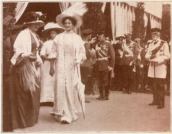 Russia - Tsar Nicholas II and the Tsarina arrive at Borodino