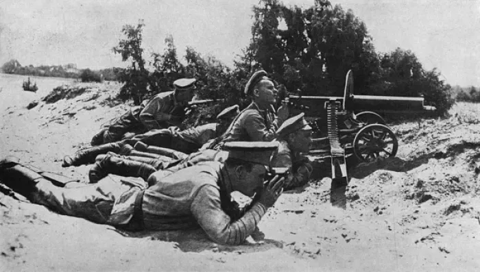 Framed Print : Russian machine gunners near Kalisz, Russia, WW1 Framed Print : Russian machine gunners near Kalisz, Russia, WW1