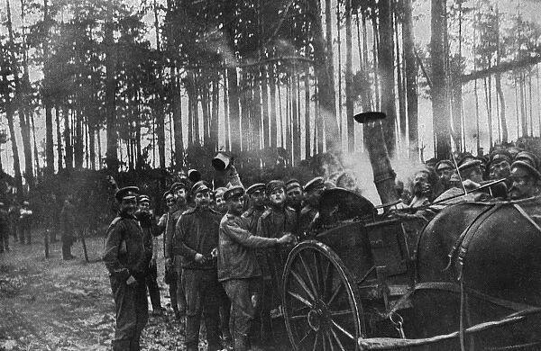 Russian soldiers at mess, Eastern Front, WW1