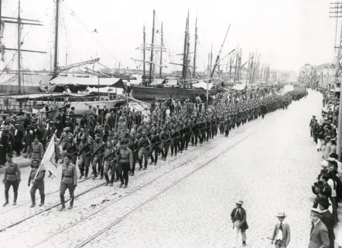 Framed Print : Russian troops landed at Salonika, WW1 Framed Print : Russian troops landed at Salonika, WW1