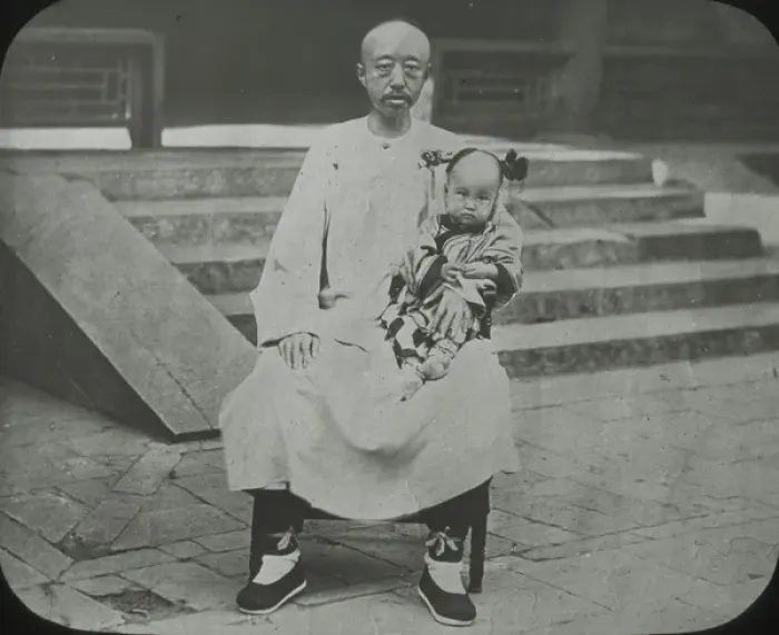 Framed Print : Russo-Japanese War - Father and child Framed Print : Russo-Japanese War - Father and child
