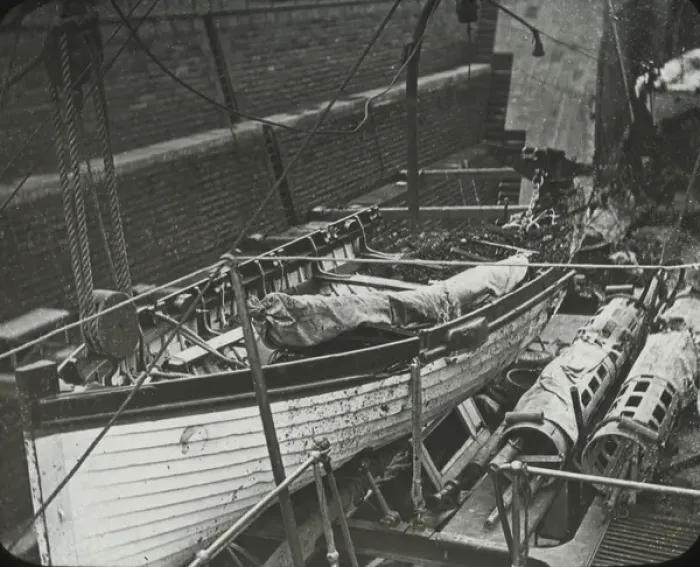 Framed Print : Russo-Japanese War - Tsi-Yuen in Dock