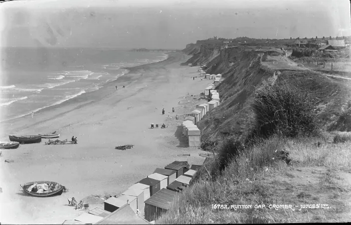Framed Print : Rutton Gap, Cromer Framed Print : Rutton Gap, Cromer