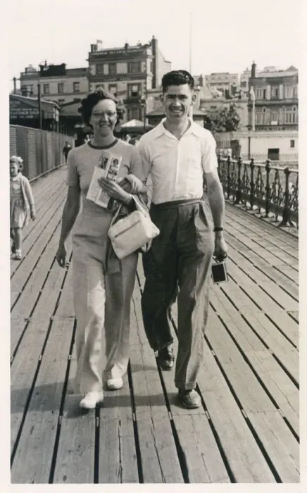 Framed Print : Ryde Pier Head - Isle of Wight, Hampshire - Couple Framed Print : Ryde Pier Head - Isle of Wight, Hampshire - Couple
